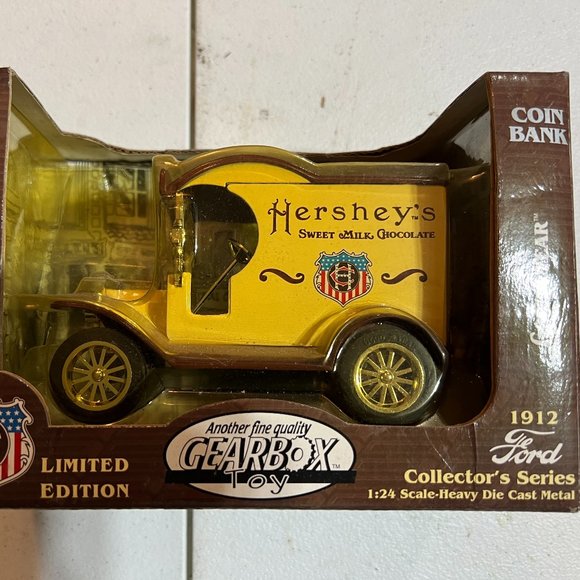 Hershey’s Other - 1912 FORD HERSHEY'S DELIVERY CAR COIN BANK BY GEAR BOX